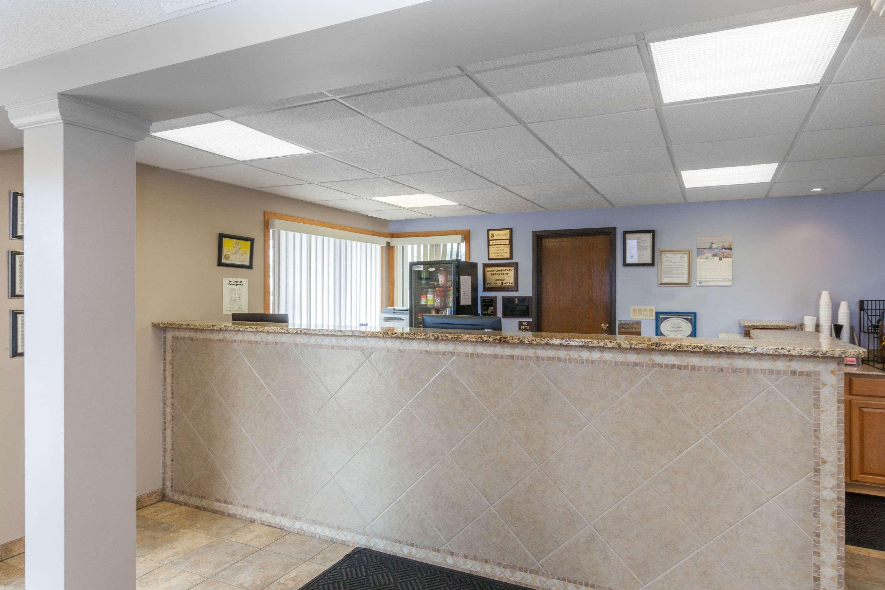 Super 8 By Wyndham Michigan City Exterior foto