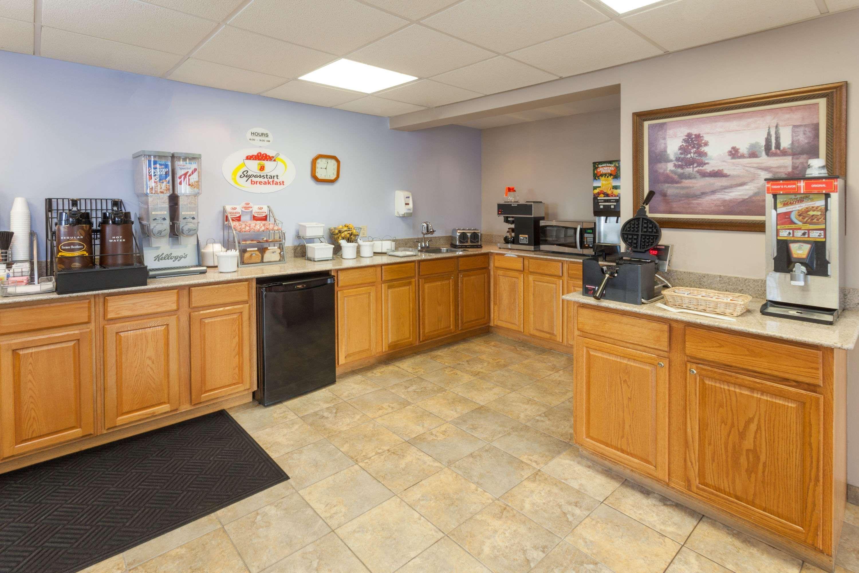 Super 8 By Wyndham Michigan City Exterior foto