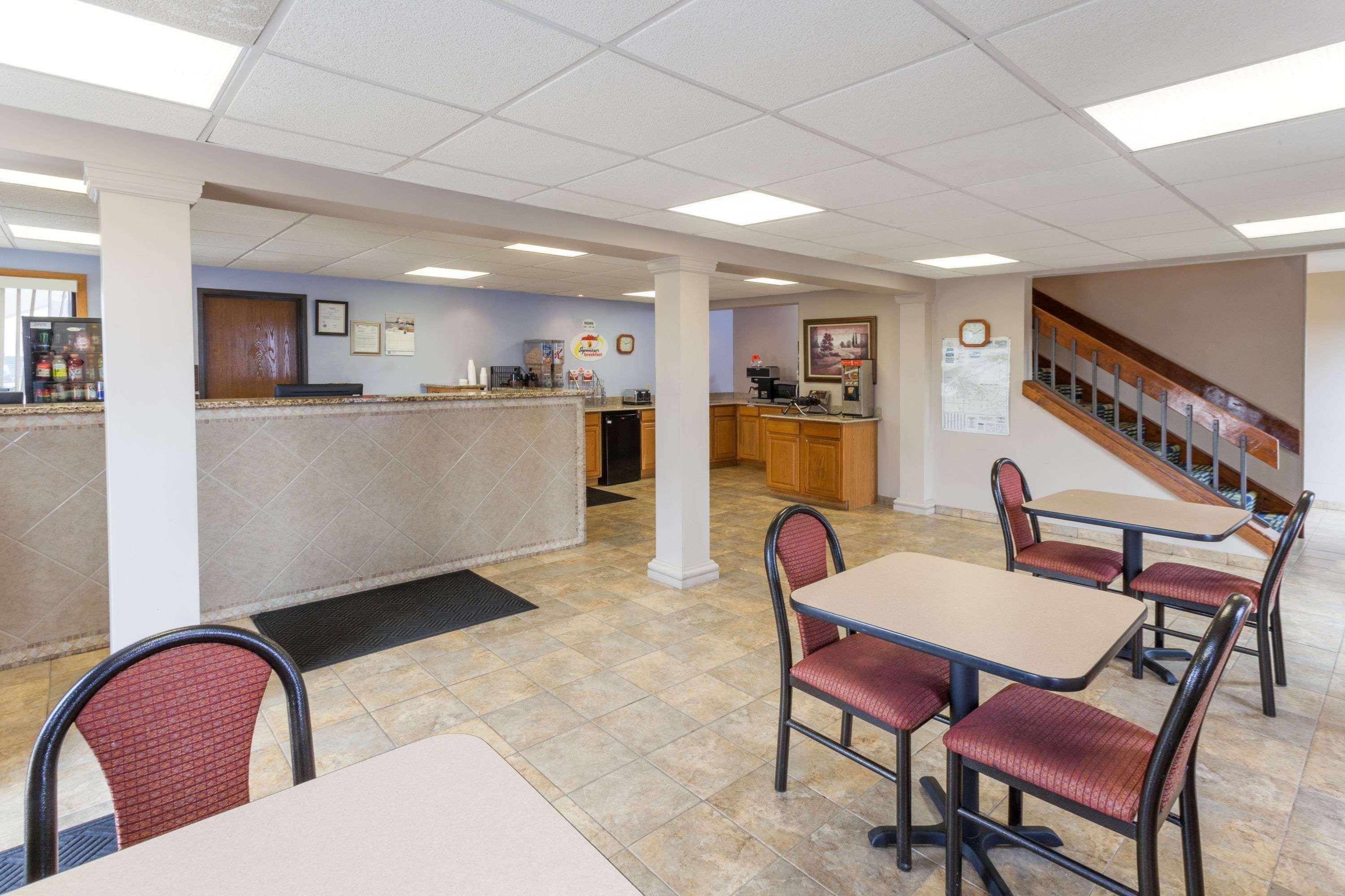 Super 8 By Wyndham Michigan City Exterior foto