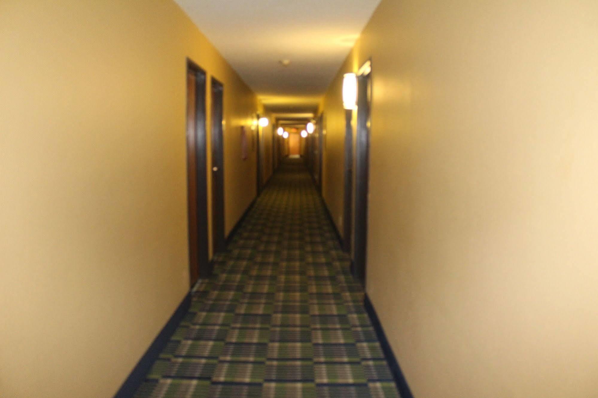 Super 8 By Wyndham Michigan City Exterior foto